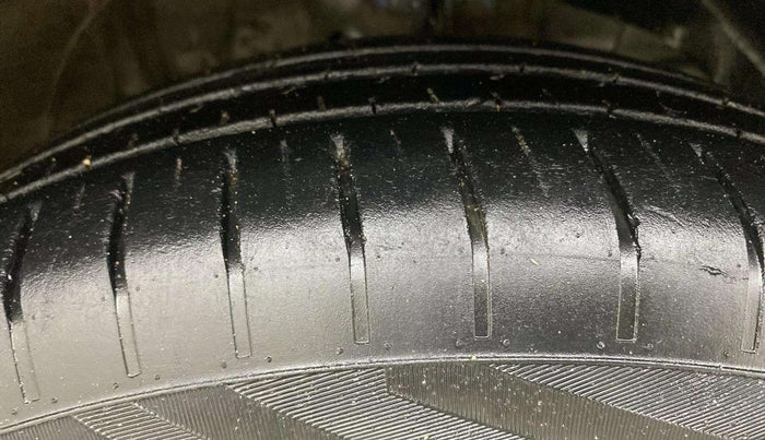 2022 Maruti Swift ZXI PLUS, Petrol, Manual, 38,678 km, Right Front Tyre Tread