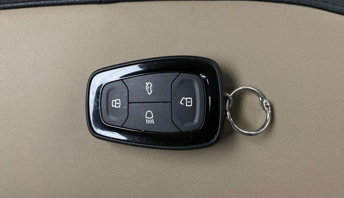 2022 Tata NEXON XZA PLUS (PREMIUM) KAZIRANGA PETROL, Petrol, Automatic, 27,027 km, Key Close Up