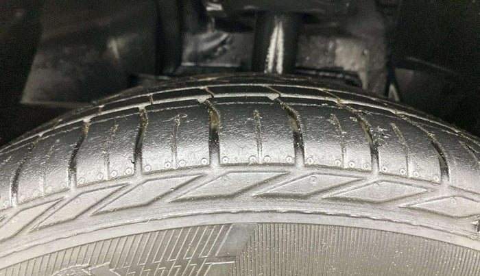 2022 Tata NEXON XZA PLUS (PREMIUM) KAZIRANGA PETROL, Petrol, Automatic, 27,027 km, Left Front Tyre Tread