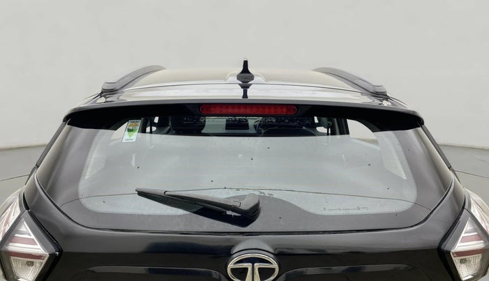 2022 Tata NEXON XZA PLUS (PREMIUM) KAZIRANGA PETROL, Petrol, Automatic, 27,027 km, Rear Windshield