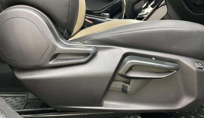 2022 Tata NEXON XZA PLUS (PREMIUM) KAZIRANGA PETROL, Petrol, Automatic, 27,027 km, Driver Side Adjustment Panel