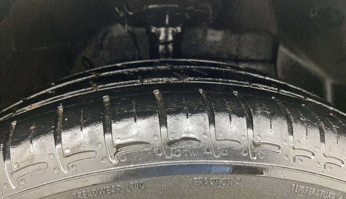 2021 Hyundai GRAND I10 NIOS SPORTZ AMT 1.2 KAPPA VTVT, Petrol, Automatic, 32,318 km, Right Front Tyre Tread