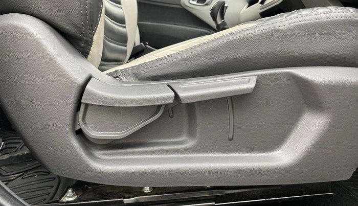 2021 Hyundai GRAND I10 NIOS SPORTZ AMT 1.2 KAPPA VTVT, Petrol, Automatic, 32,318 km, Driver Side Adjustment Panel