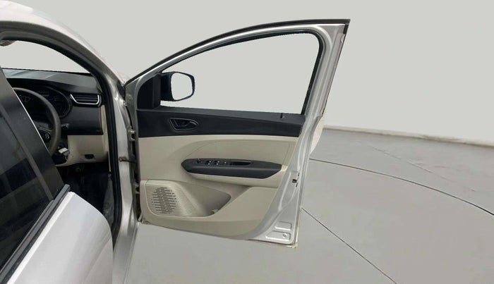 2022 Renault TRIBER RXT, Petrol, Manual, 59,478 km, RHS Front Door