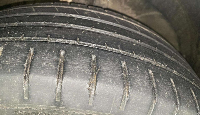 2019 Maruti Baleno ZETA PETROL 1.2, CNG, Manual, 60,286 km, Right Front Tyre Tread