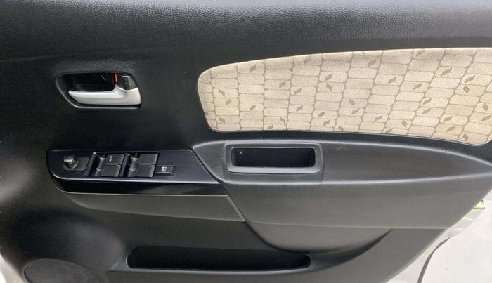 2017 Maruti Wagon R 1.0 VXI AMT, Petrol, Automatic, 45,535 km, Driver Side Door Panels Control