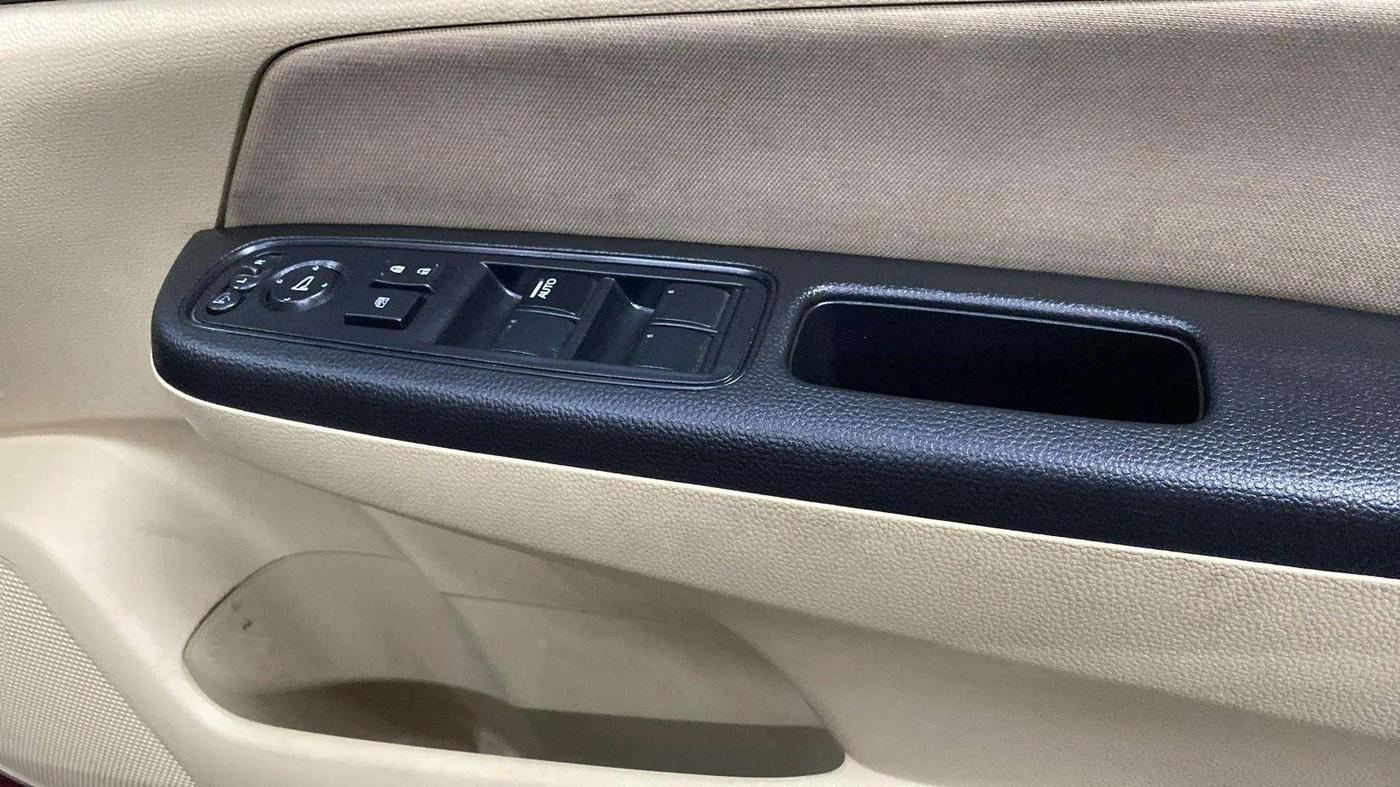 2022 Honda Amaze 1.2L I-VTEC VX CVT, Petrol, Automatic, 13,419 km, Driver Side Door Panels Control