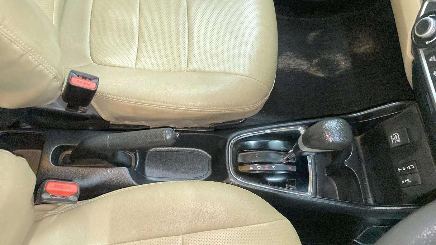 2022 Honda Amaze 1.2L I-VTEC VX CVT, Petrol, Automatic, 13,419 km, Gear Lever