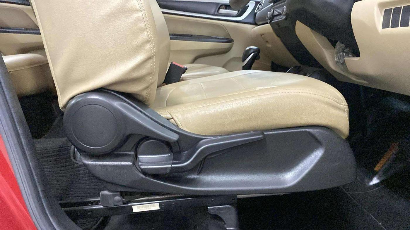 2022 Honda Amaze 1.2L I-VTEC VX CVT, Petrol, Automatic, 13,419 km, Driver Side Adjustment Panel