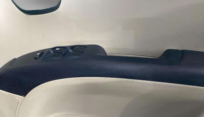 2014 Hyundai i10 MAGNA 1.1, Petrol, Manual, 28,531 km, Driver Side Door Panels Control