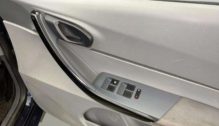 2022 Tata TIGOR XZ CNG, CNG, Manual, 61,943 km, Driver Side Door Panels Control