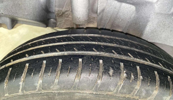 2018 Maruti Swift LXI, Petrol, Manual, 64,201 km, Right Rear Tyre Tread