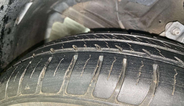 2018 Maruti Swift LXI, Petrol, Manual, 64,201 km, Left Front Tyre Tread
