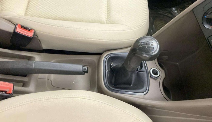 2013 Skoda Rapid 1.6 MPI ACTIVE, Petrol, Manual, 90,860 km, Gear Lever