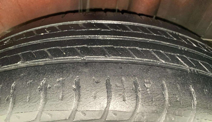 2013 Skoda Rapid 1.6 MPI ACTIVE, Petrol, Manual, 90,860 km, Left Rear Tyre Tread