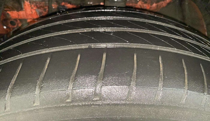 2019 Mahindra XUV300 W8 1.5 DIESEL, Diesel, Manual, 45,119 km, Left Front Tyre Tread