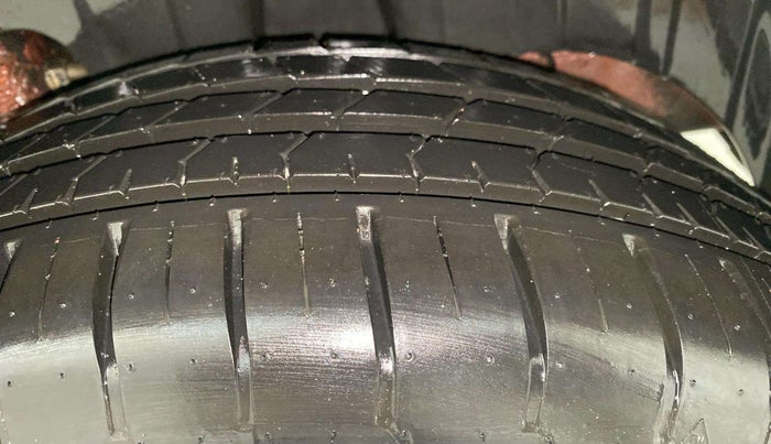 2019 Mahindra XUV300 W8 1.5 DIESEL, Diesel, Manual, 45,119 km, Left Rear Tyre Tread