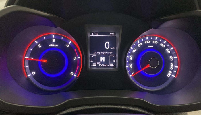 2019 Mahindra XUV300 W8 1.5 DIESEL, Diesel, Manual, 45,119 km, Odometer Image
