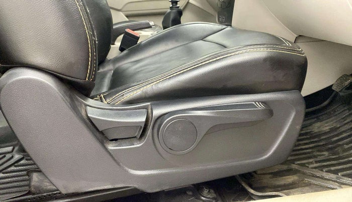 2019 Mahindra XUV300 W8 1.5 DIESEL, Diesel, Manual, 45,119 km, Driver Side Adjustment Panel