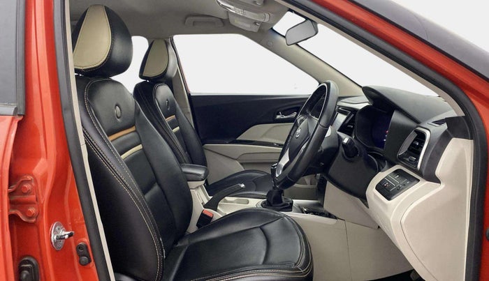 2019 Mahindra XUV300 W8 1.5 DIESEL, Diesel, Manual, 45,119 km, Right Side Front Door Cabin