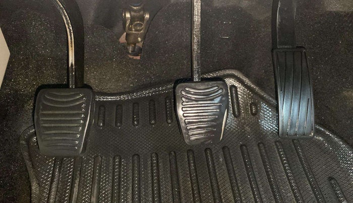 2019 Mahindra XUV300 W8 1.5 DIESEL, Diesel, Manual, 45,119 km, Pedals