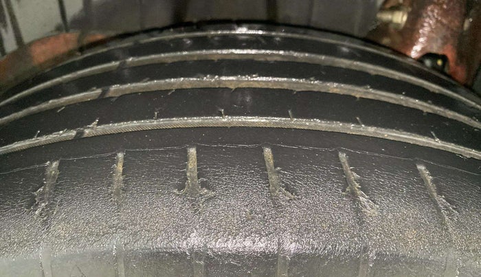 2019 Mahindra XUV300 W8 1.5 DIESEL, Diesel, Manual, 45,119 km, Right Rear Tyre Tread