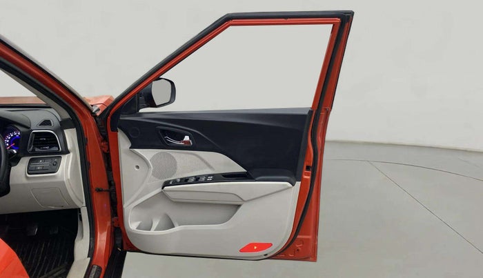 2019 Mahindra XUV300 W8 1.5 DIESEL, Diesel, Manual, 45,119 km, RHS Front Door