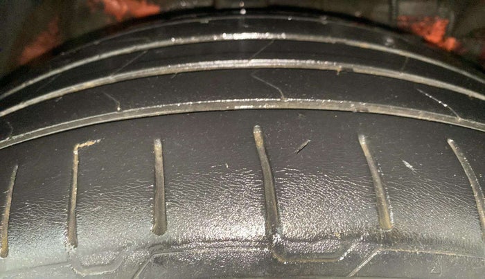 2019 Mahindra XUV300 W8 1.5 DIESEL, Diesel, Manual, 45,119 km, Right Front Tyre Tread