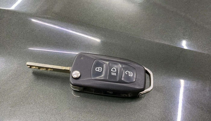 2021 Tata NEXON XM SUNROOF PETROL, Petrol, Manual, 18,720 km, Key Close Up