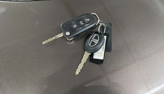 2018 Tata Tiago XZ PETROL, Petrol, Manual, 67,350 km, Key Close Up