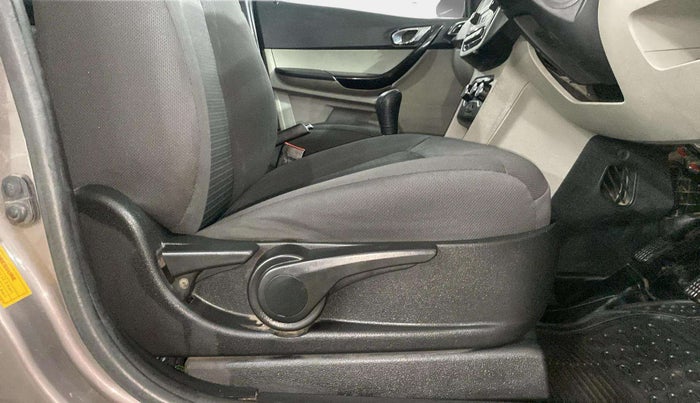 2018 Tata Tiago XZ PETROL, Petrol, Manual, 67,350 km, Driver Side Adjustment Panel