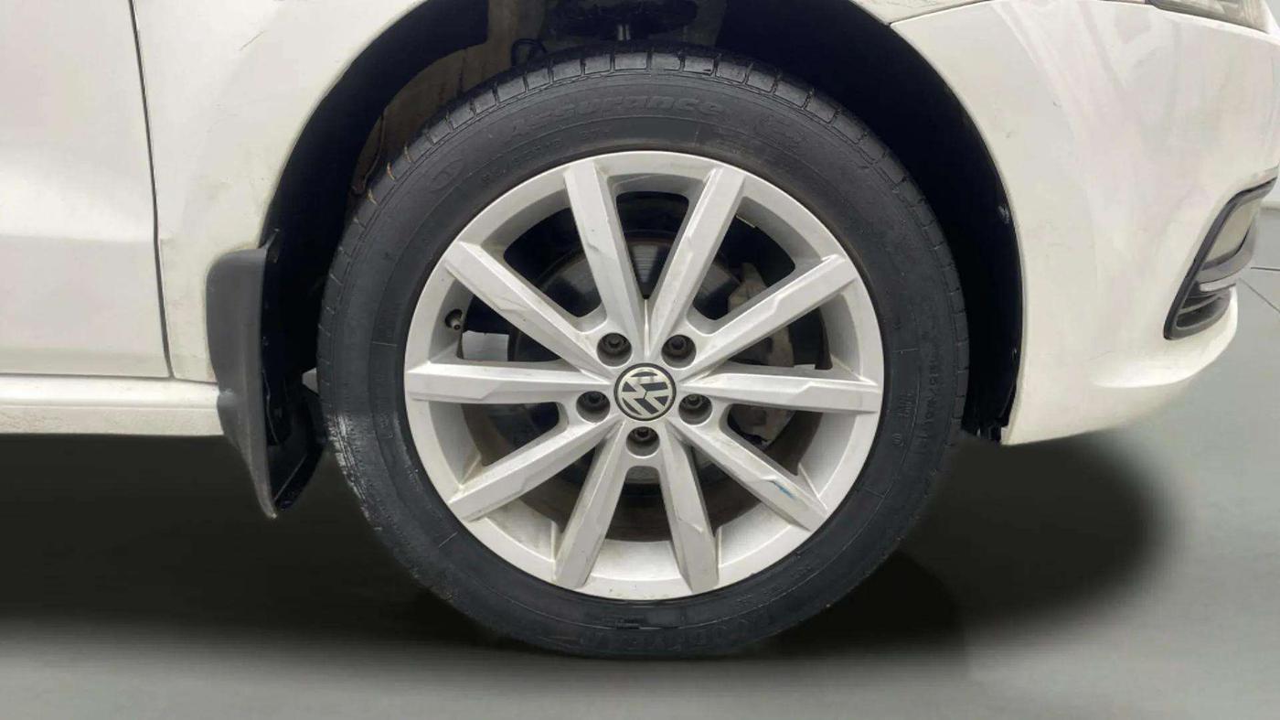 2018 Volkswagen Polo HIGHLINE PLUS 1.0 16 ALLOY, CNG, Manual, 43,183 km, Right Front Wheel