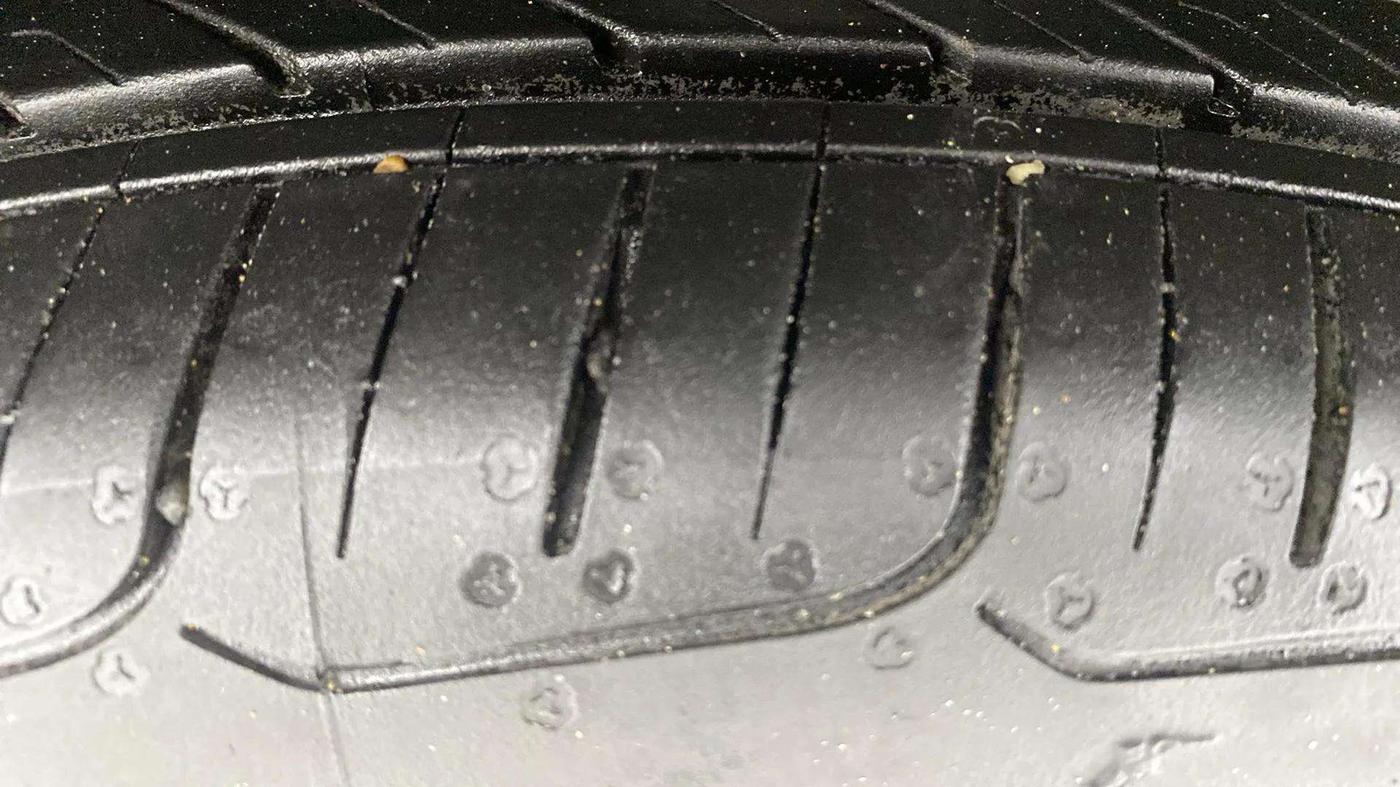 2018 Volkswagen Polo HIGHLINE PLUS 1.0 16 ALLOY, CNG, Manual, 43,183 km, Left Front Tyre Tread