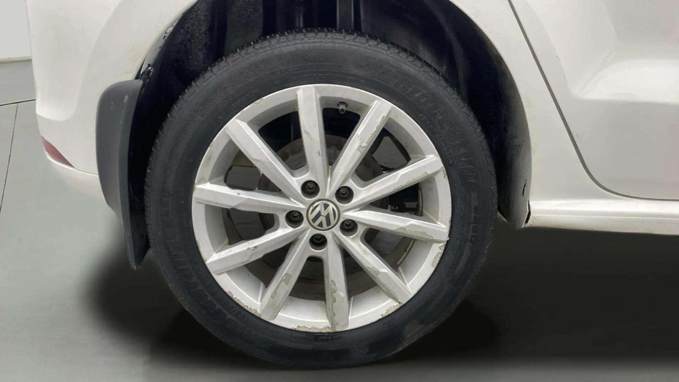 2018 Volkswagen Polo HIGHLINE PLUS 1.0 16 ALLOY, CNG, Manual, 43,183 km, Right Rear Wheel
