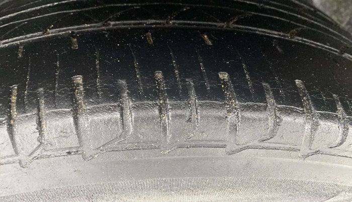 2018 Volkswagen Polo HIGHLINE PLUS 1.0 16 ALLOY, CNG, Manual, 43,183 km, Right Rear Tyre Tread
