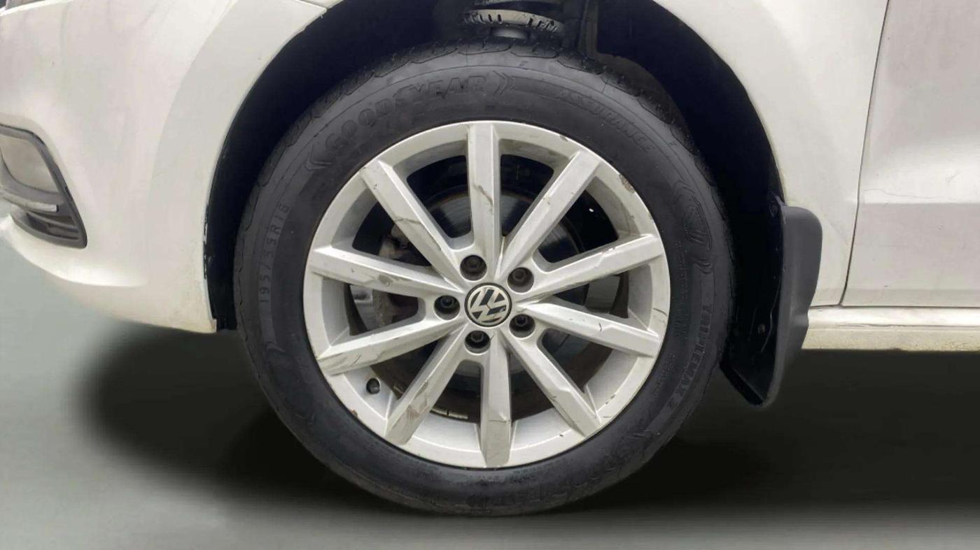 2018 Volkswagen Polo HIGHLINE PLUS 1.0 16 ALLOY, CNG, Manual, 43,183 km, Left Front Wheel