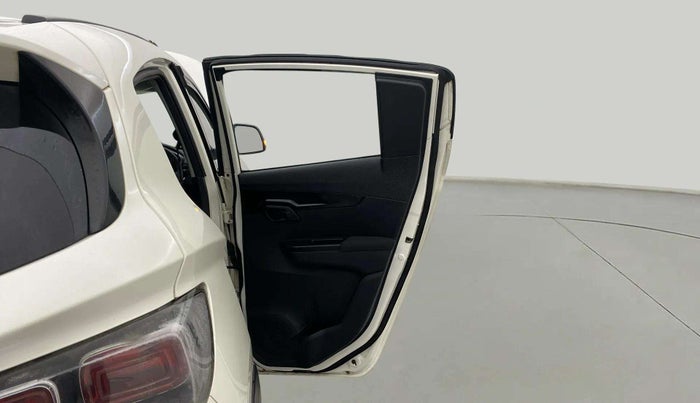 2018 Mahindra KUV 100 NXT K8 P 6 STR, Petrol, Manual, 31,210 km, RHS Rear Door