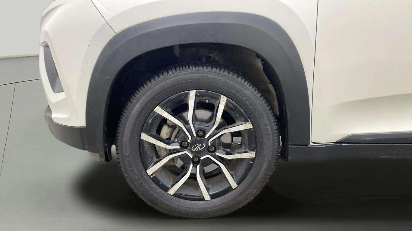 2018 Mahindra KUV 100 NXT K8 P 6 STR, Petrol, Manual, 31,210 km, Left Front Wheel