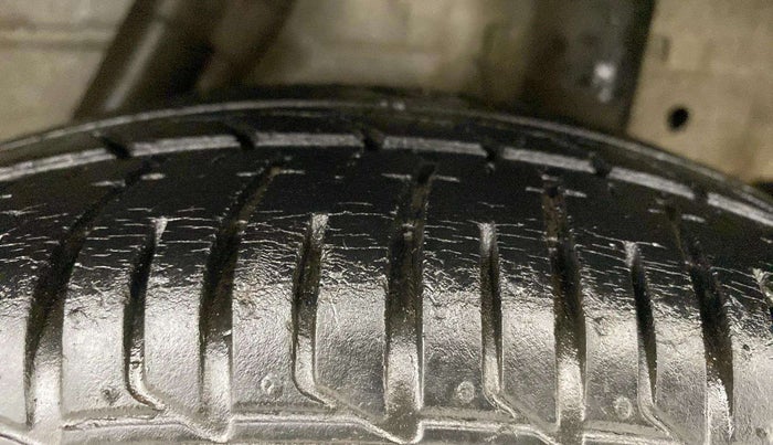 2018 Mahindra KUV 100 NXT K8 P 6 STR, Petrol, Manual, 31,210 km, Left Rear Tyre Tread