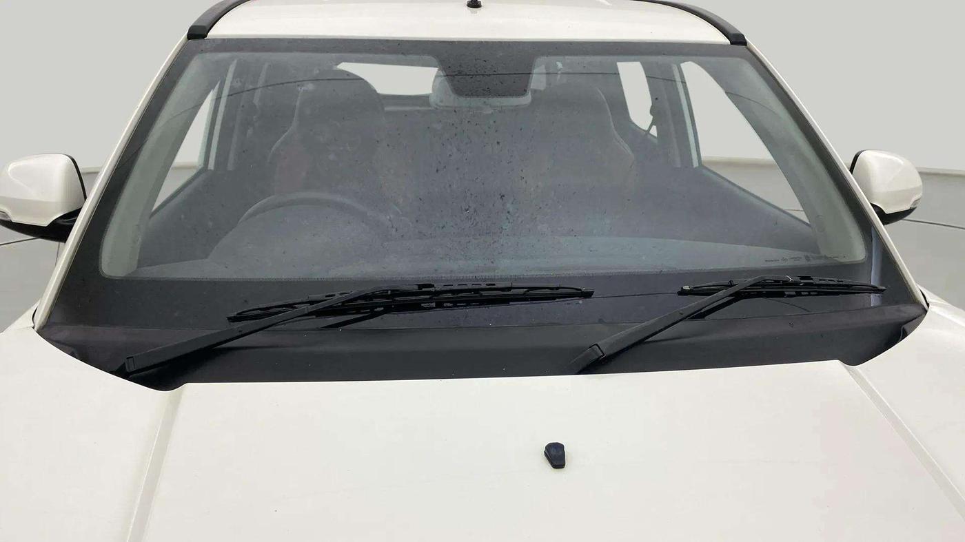 2018 Mahindra KUV 100 NXT K8 P 6 STR, Petrol, Manual, 31,210 km, Front Windshield