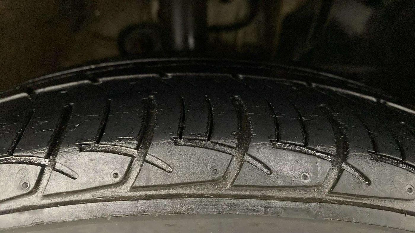 2018 Mahindra KUV 100 NXT K8 P 6 STR, Petrol, Manual, 31,210 km, Right Front Tyre Tread