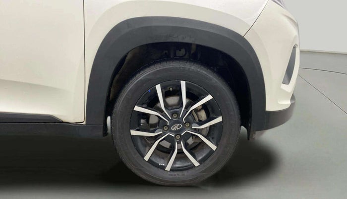 2018 Mahindra KUV 100 NXT K8 P 6 STR, Petrol, Manual, 31,210 km, Right Front Wheel