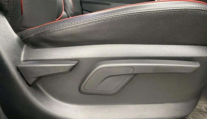 2018 Mahindra KUV 100 NXT K8 P 6 STR, Petrol, Manual, 31,210 km, Driver Side Adjustment Panel