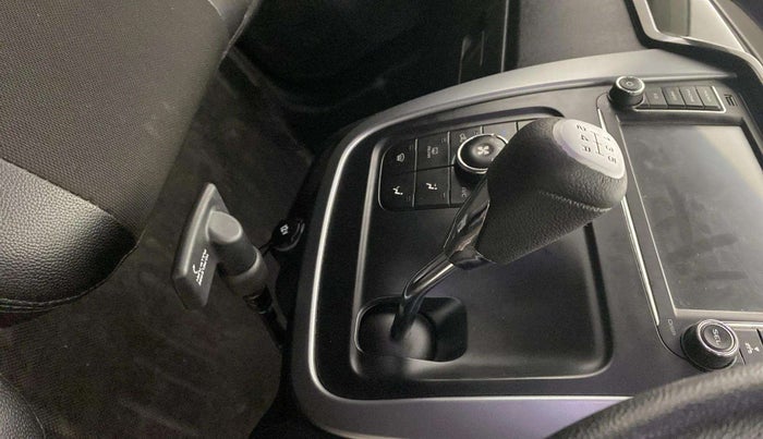 2018 Mahindra KUV 100 NXT K8 P 6 STR, Petrol, Manual, 31,210 km, Gear Lever