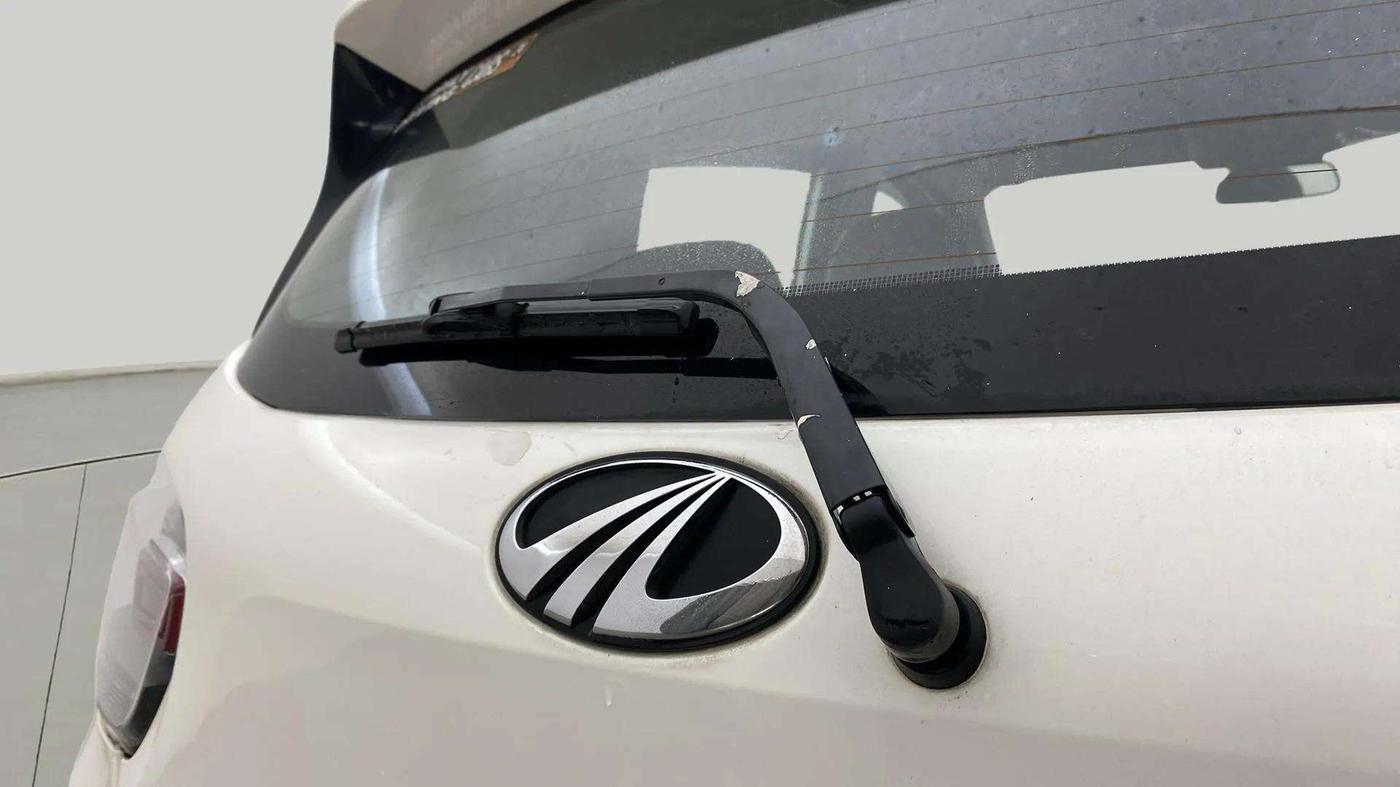 2018 Mahindra KUV 100 NXT K8 P 6 STR, Petrol, Manual, 31,210 km, Rear Wiper