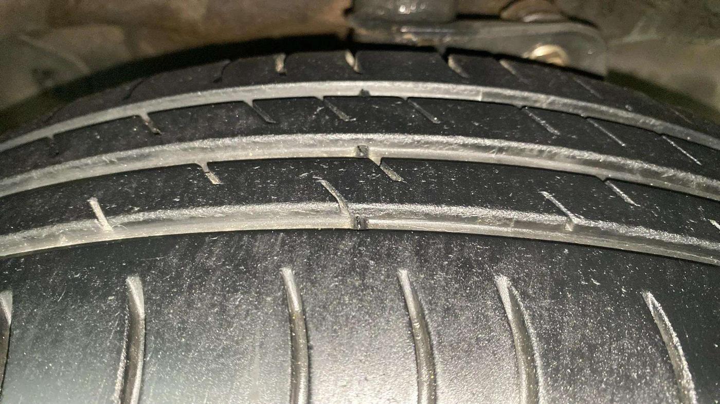 2017 Maruti Eeco 5 STR WITH A/C+HTR, Petrol, Manual, 64,439 km, Right Front Tyre Tread