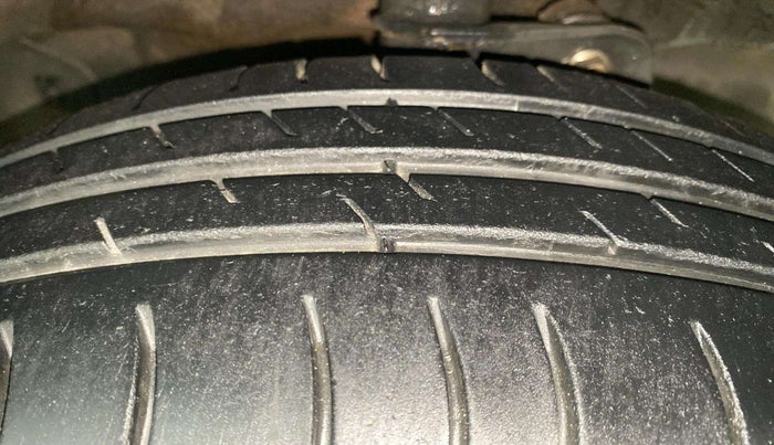 2017 Maruti Eeco 5 STR WITH A/C+HTR, Petrol, Manual, 64,370 km, Right Front Tyre Tread