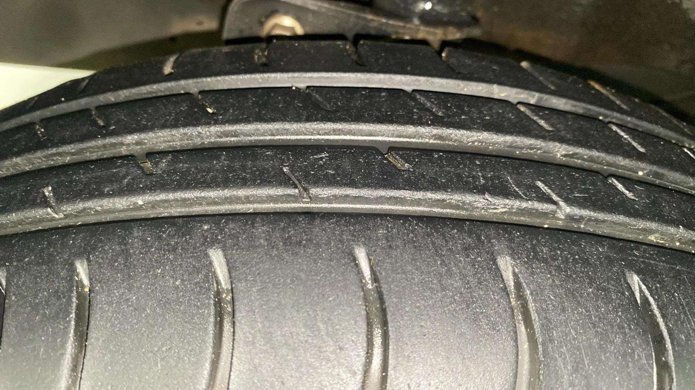 2017 Maruti Eeco 5 STR WITH A/C+HTR, Petrol, Manual, 64,439 km, Left Front Tyre Tread
