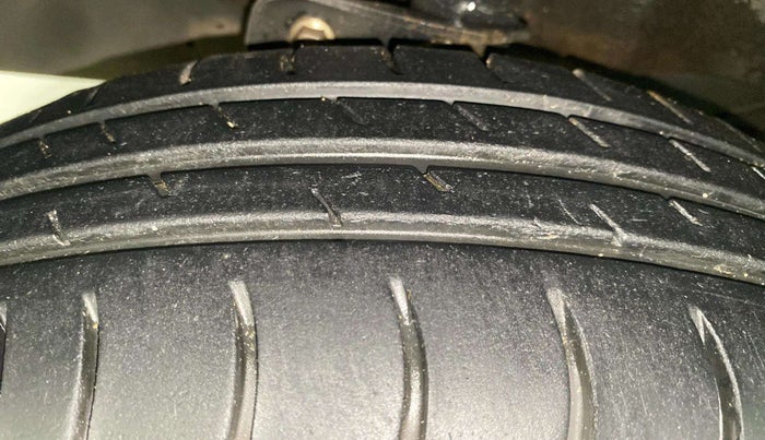 2017 Maruti Eeco 5 STR WITH A/C+HTR, Petrol, Manual, 64,370 km, Left Front Tyre Tread