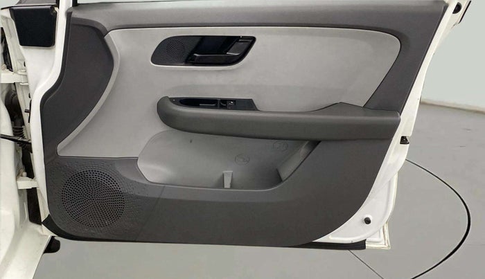2020 Tata ALTROZ XE PETROL, CNG, Manual, 75,236 km, Driver Side Door Panels Control